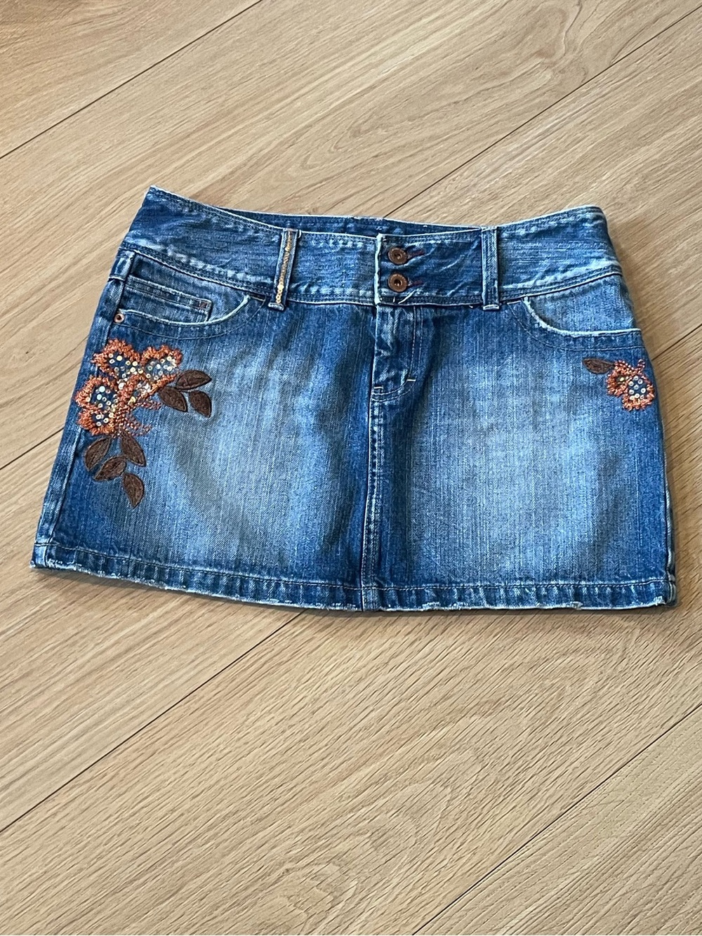 American Eagle Rare Y2K Denim Mini Skirt with Sequins & Embroidery - size 10